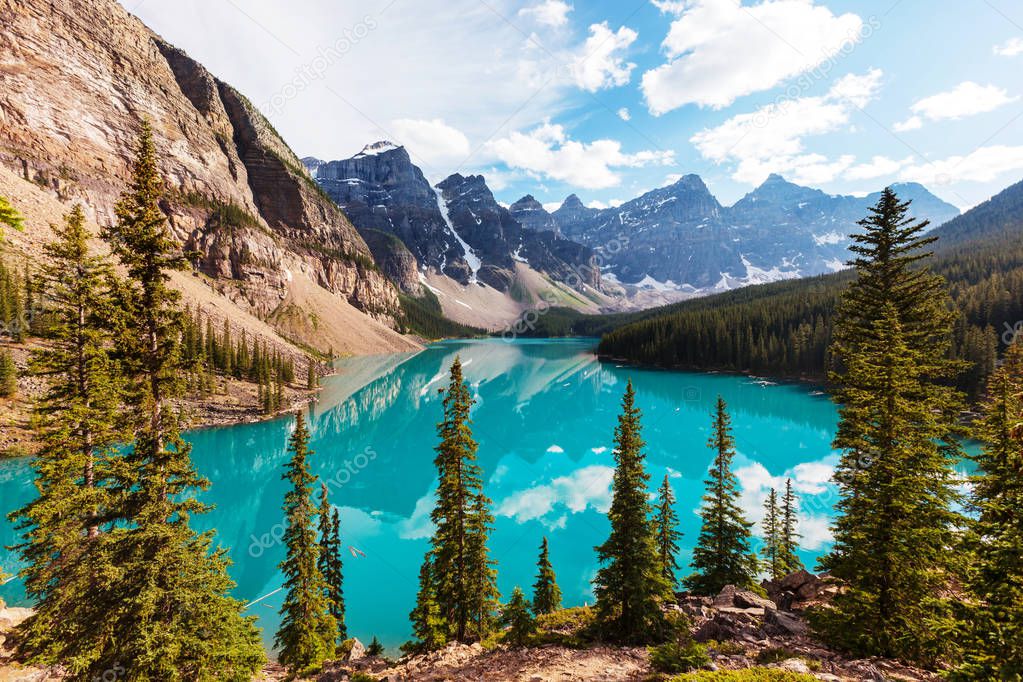 Beautiful turquoise waters of the Moraine lake