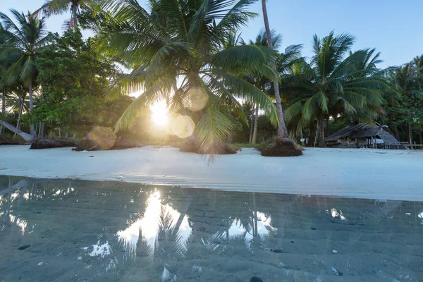 Serenità spiaggia tropicale — Foto Stock