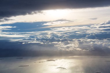 Bulutların üzerinde harika bir manzara