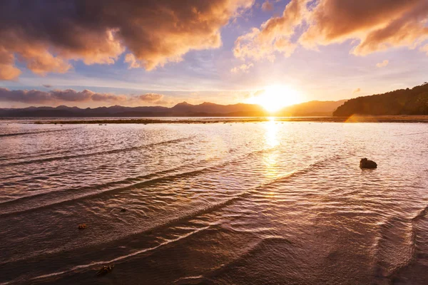 Mooie kleurrijke sunset — Stockfoto