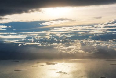 Bulutların üzerinde harika bir manzara
