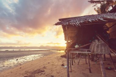 Palawan içinde geleneksel balıkçı köyü