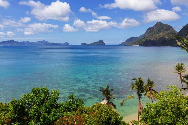 Atemberaubende Aussicht auf die Meeresbucht — Stockfoto