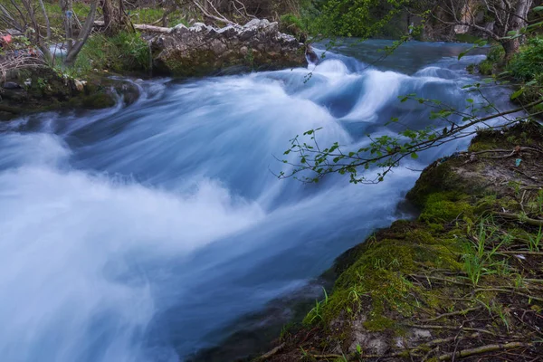 Hermoso río pequeño — Foto de Stock