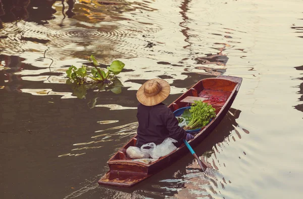 Flytande marknad i Thailand. — Stockfoto