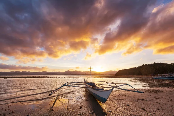 Traditionelles philippinisches Boot — Stockfoto