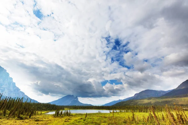 Pitorescas montanhas canadenses — Fotografia de Stock