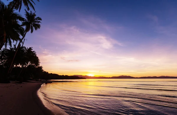 Serenidade praia tropical — Fotografia de Stock