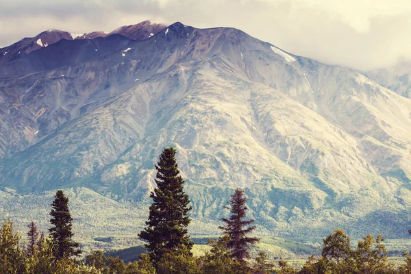 Alaska pitoresk dağlar — Stok fotoğraf