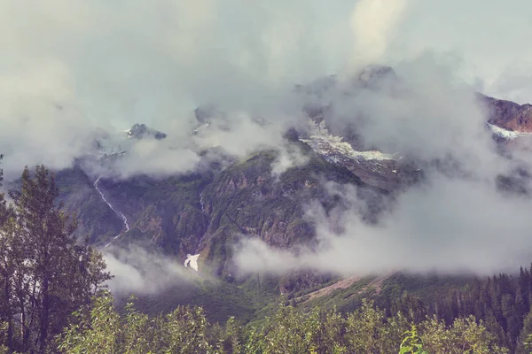 Alaska pitoresk dağlar — Stok fotoğraf