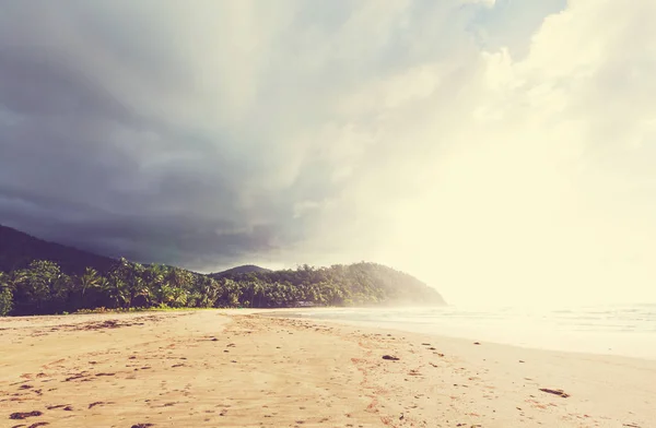 Serenity tropical beach — Stock Photo, Image