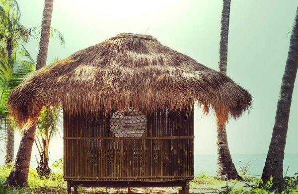 Cabana de bambu tropical — Fotografia de Stock