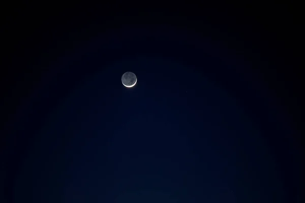 Moon in dark sky — Stock Photo, Image