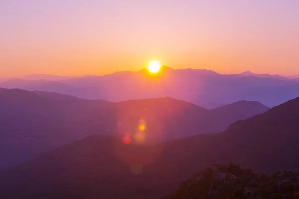 Malerische Berge bei Tagesanbruch — Stockfoto