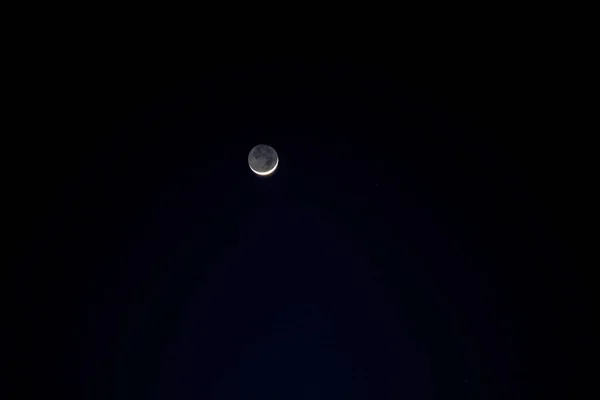 Lua no céu escuro — Fotografia de Stock