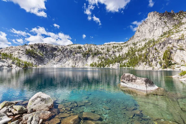 美丽的高山湖泊 — 图库照片