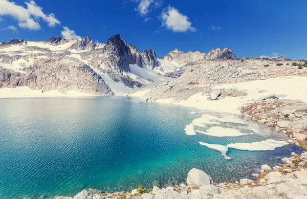 Schöne alpine Seen — Stockfoto