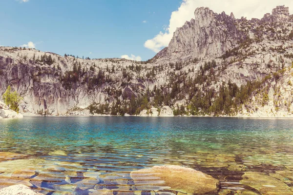 美しい高山の湖 — ストック写真