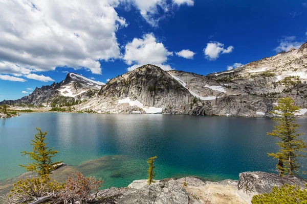 Hermosos lagos alpinos — Foto de Stock