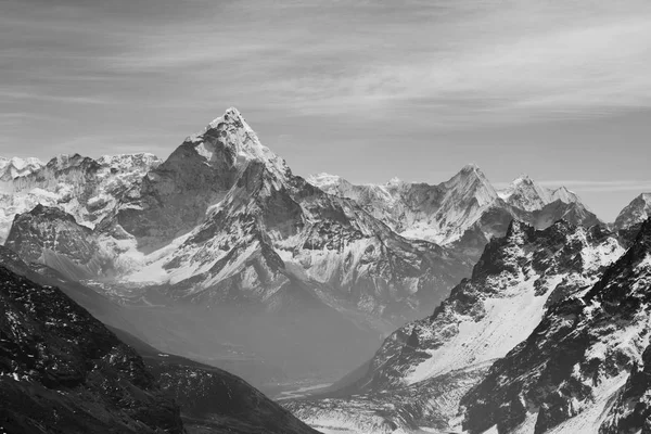 Montagne nella regione di Sagarmatha — Foto Stock