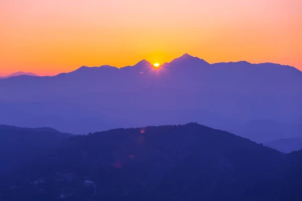 Красивая сцена восхода солнца — стоковое фото