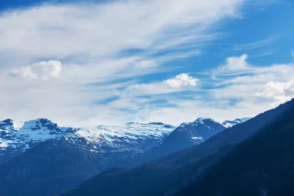 风景如画的群山之中阿拉斯加 — 图库照片