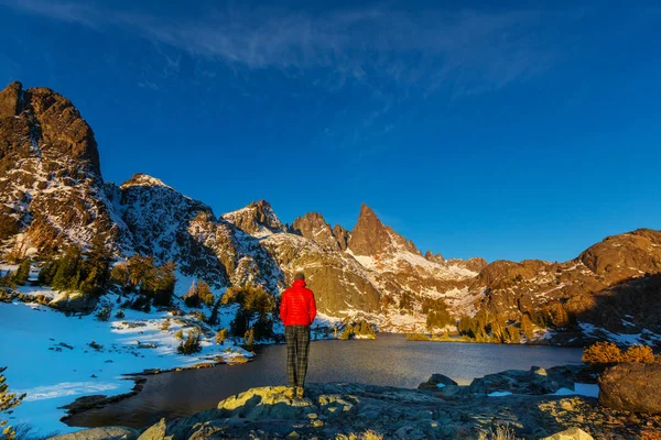 Uzun yürüyüşe çıkan kimse Sierra Nevada — Stok fotoğraf