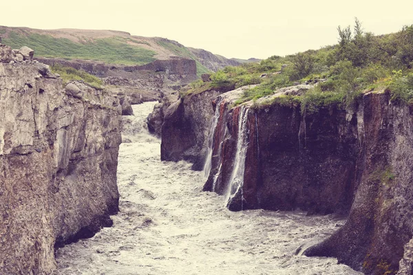 Poderoso rio na Islândia — Fotografia de Stock