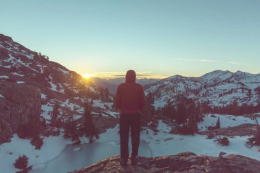 Sierra Nevada'yürüme cihazları hiking ile adam 