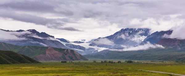 Malerische Berge von alaska — Stockfoto