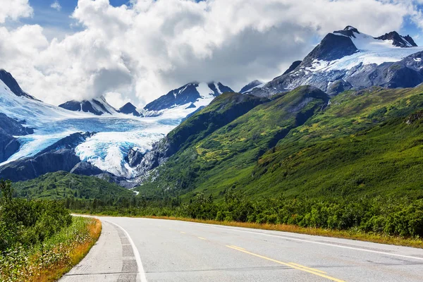 Pittoreska bergen i Alaska — Stockfoto