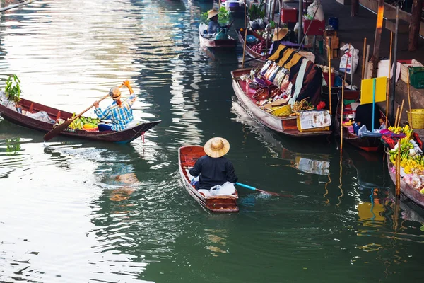 Mercado flotante en Tailandia — Foto de Stock