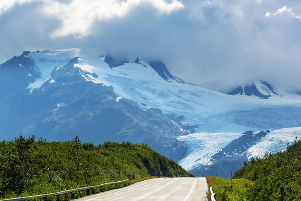 Pittoreska bergen i Alaska — Stockfoto