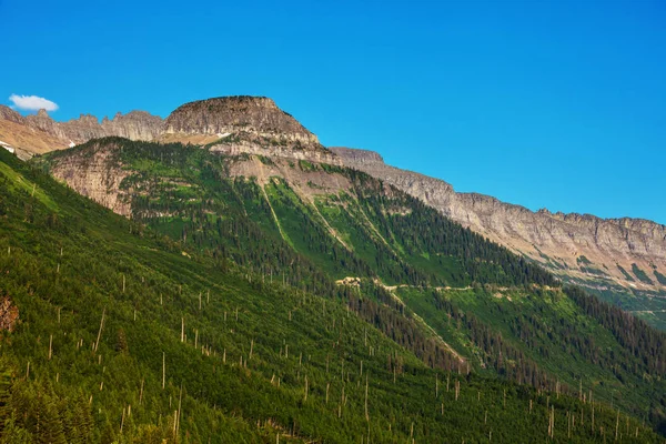 Malebné skalnaté vrcholy národního parku Glacier — Stock fotografie