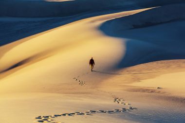 Ölüm Vadisi Ulusal Parkı 'ndaki kum tepeleri
