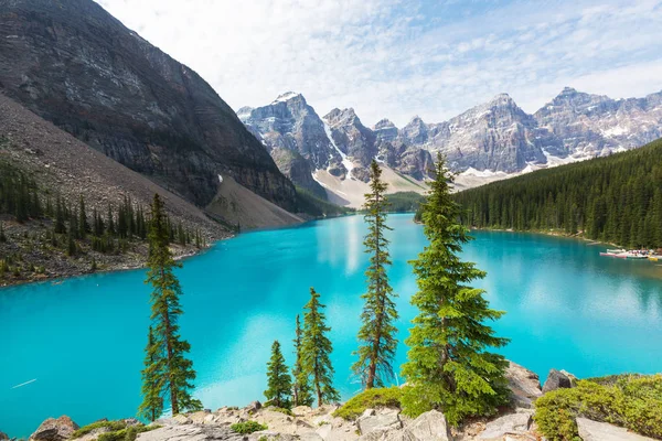 Beautiful turquoise waters — Stock Photo, Image