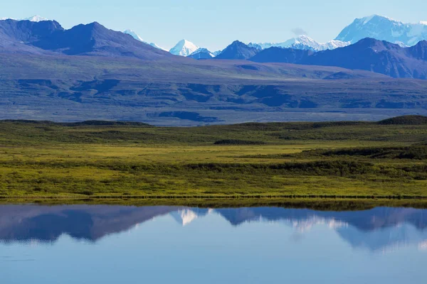 Alaska pitoresk dağlar — Stok fotoğraf