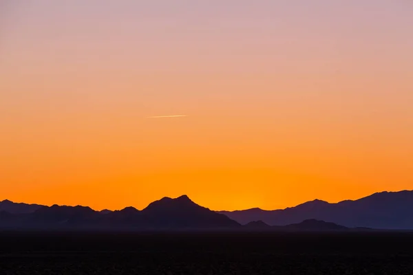 Pôr-do-sol nas montanhas — Fotografia de Stock