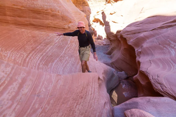 Escursionista sulle montagne dello Utah — Foto Stock