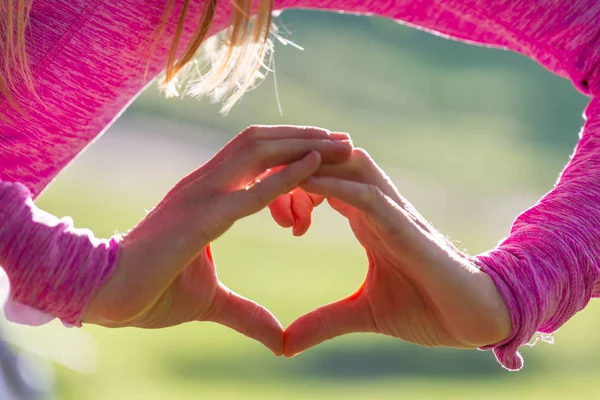 Heart made of hands — Stock Photo, Image