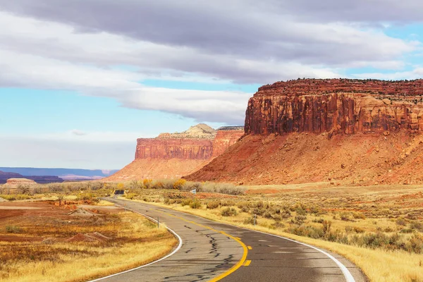 Road in the prairie country — Stock Photo, Image