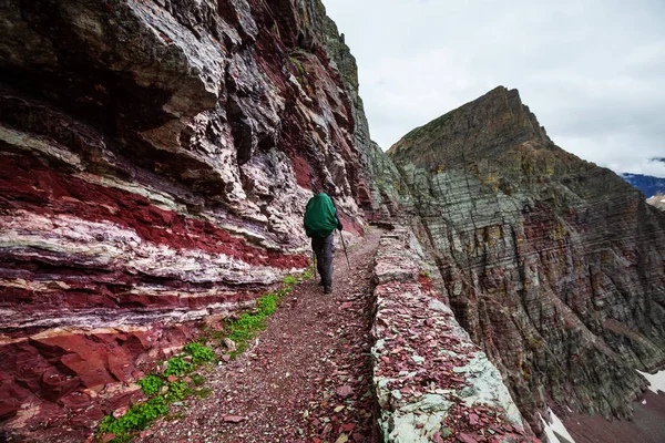 如诗如画的多岩石的山峰冰川国家公园的 — 图库照片