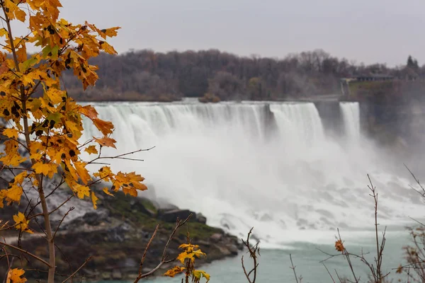 Chute d'eau du Niagara en automne — Photo