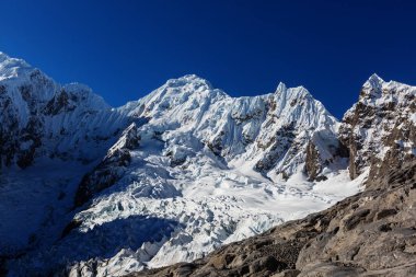 Güzel dağlarının Cordillera yükseltisidir manzaralar