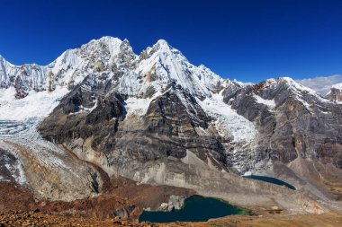 Güzel dağlarının Cordillera yükseltisidir manzaralar