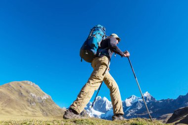 Cordillera dağlarında yürüyüş sahne