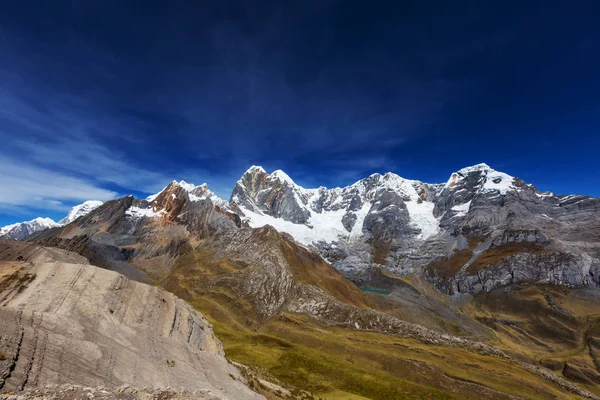 Güzel dağlarının Cordillera yükseltisidir manzaralar