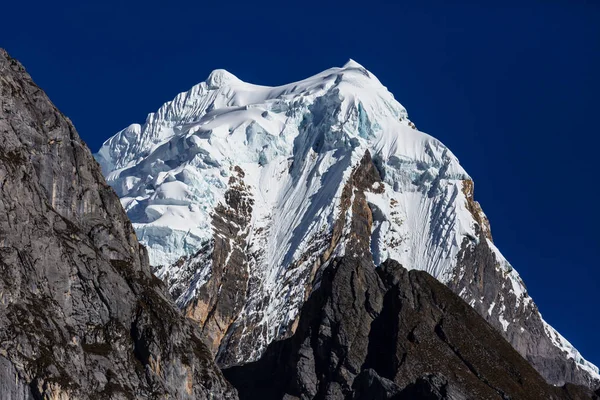 Güzel dağlarının Cordillera yükseltisidir manzaralar