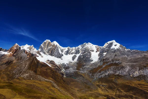 Güzel dağlarının Cordillera yükseltisidir manzaralar