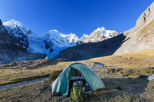 Beautiful mountains landscapes in Cordillera Huayhuash — Stock Photo, Image